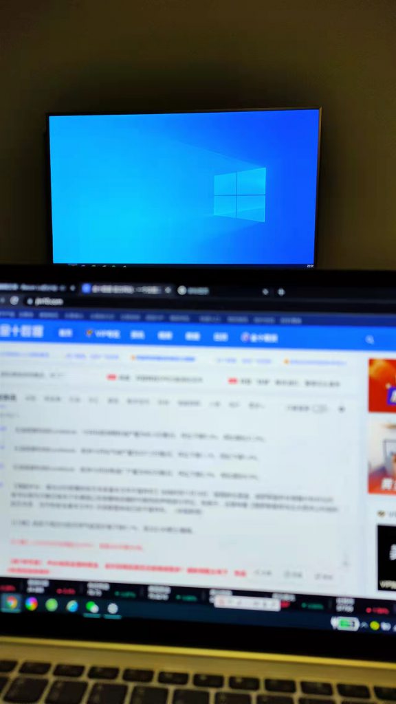 图二:扩展的显示,默认第二个屏幕显示电脑桌面 图二:扩展的显示,默认第二个屏幕显示电脑桌面